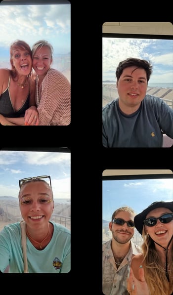 Participants souriants et enthousiastes en train de vivre une expérience vidéo dans la VideoBox lors du Delta Festival à Marseille